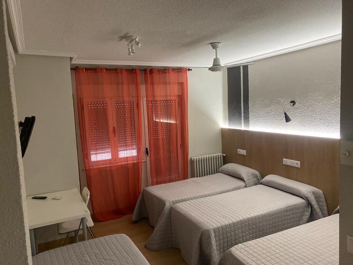 Hostal Uria Саламанка Екстериор снимка